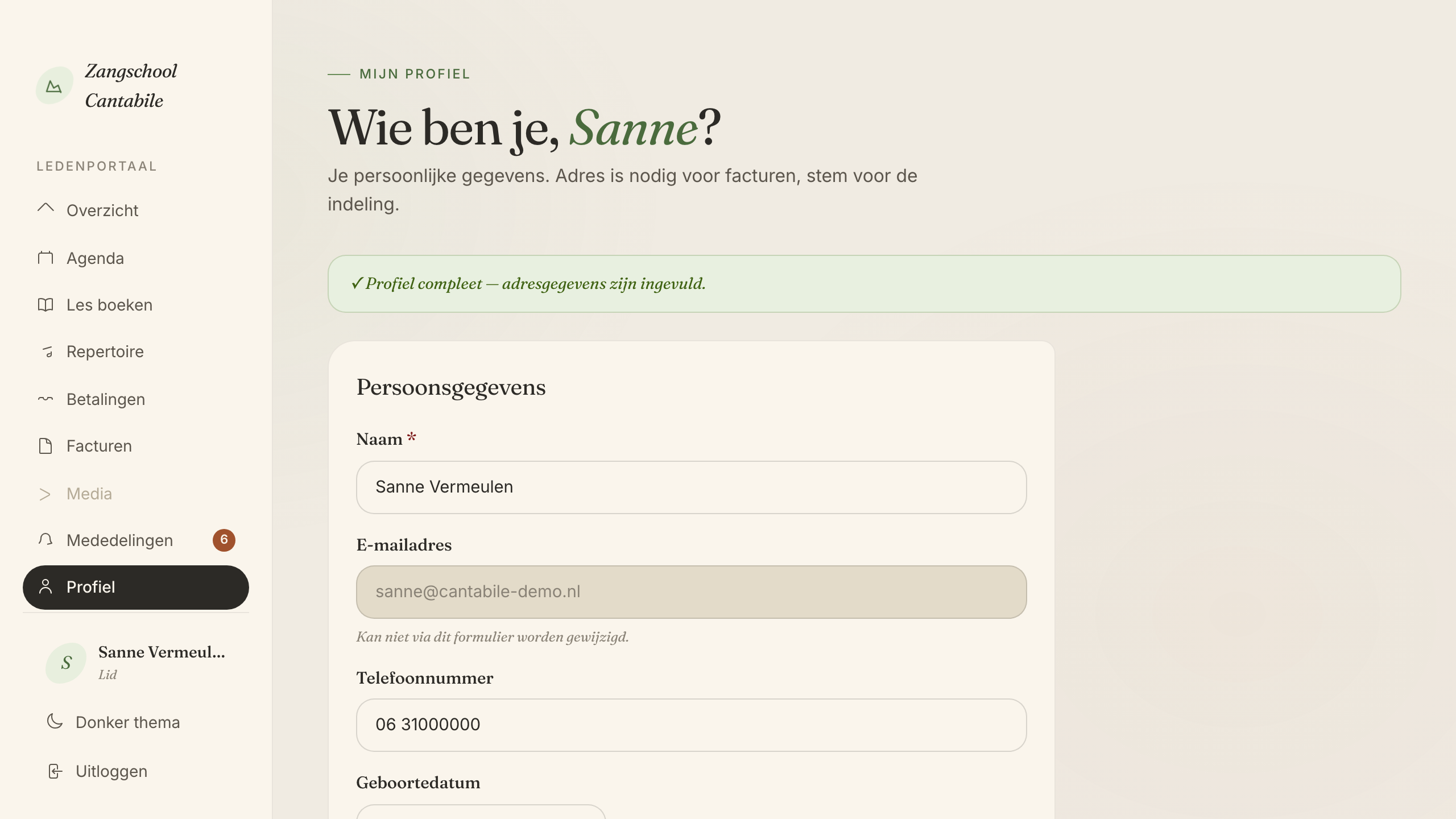 Een lid dat zijn eigen gegevens bijwerkt in het portaal
